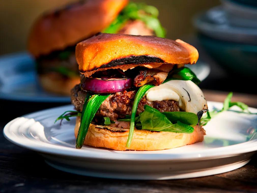 Vildtburger med chipotle-mayo og bøffelmozzarella