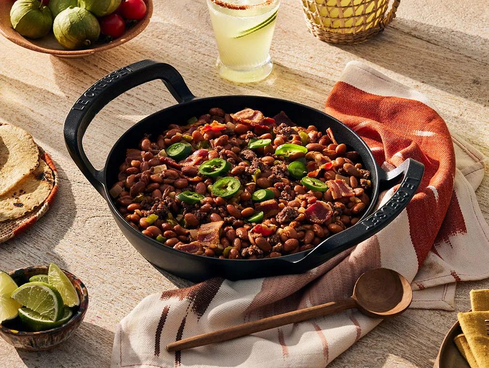 Cowboybønner med oksekød og bacon