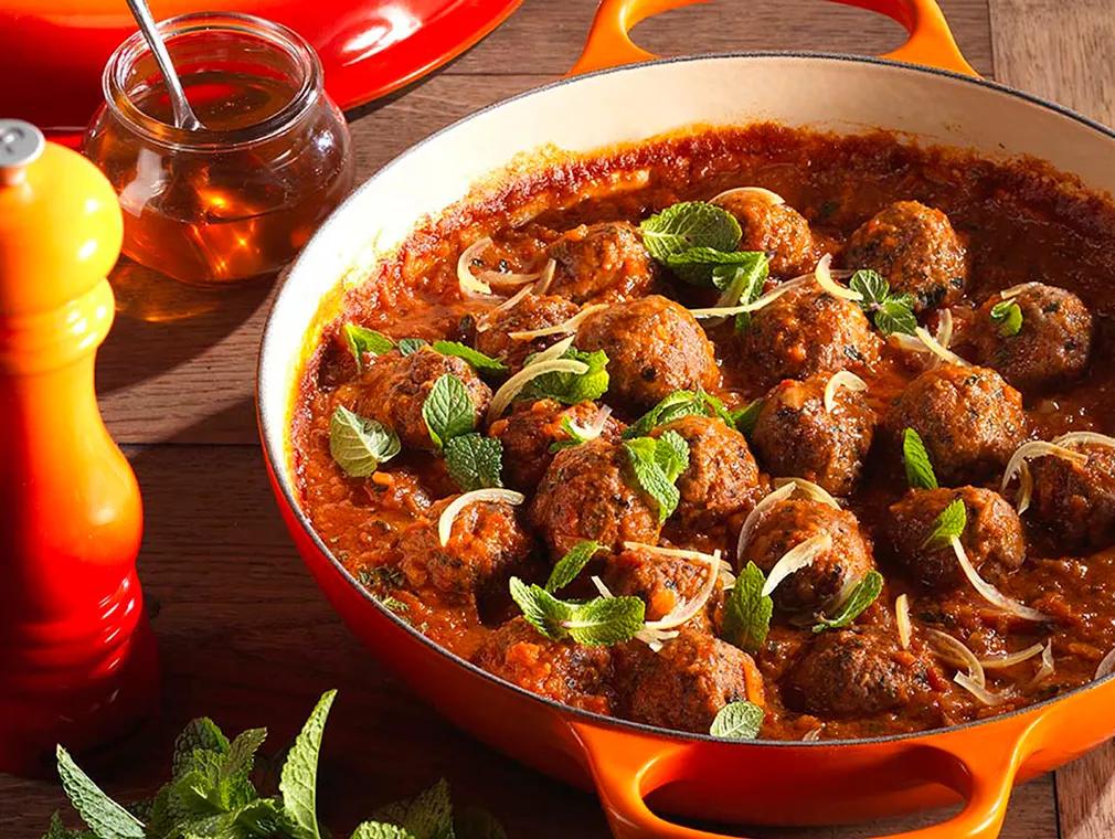Kødboller med lam og mynte og Chermoula-tomatsovs