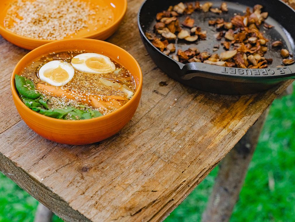 Ramen med svampe og æg