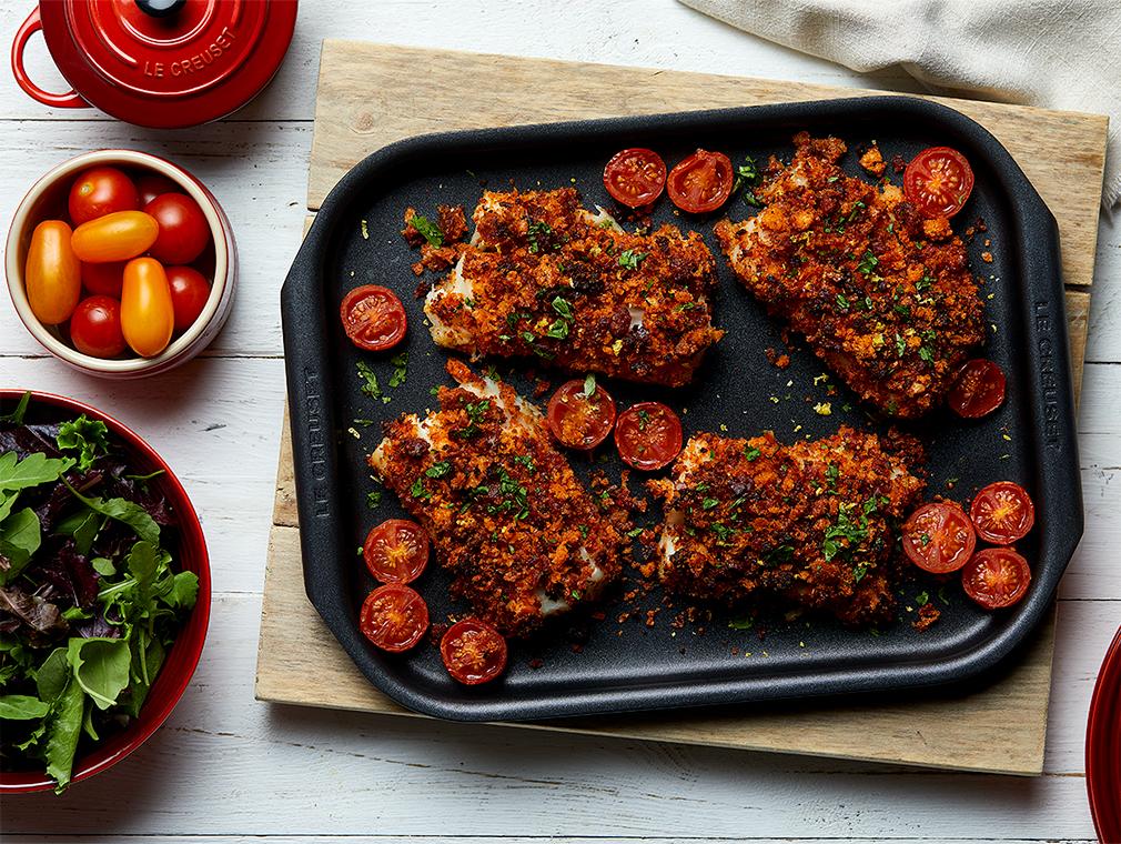 Sprød torsk med chorizo og bagte tomater