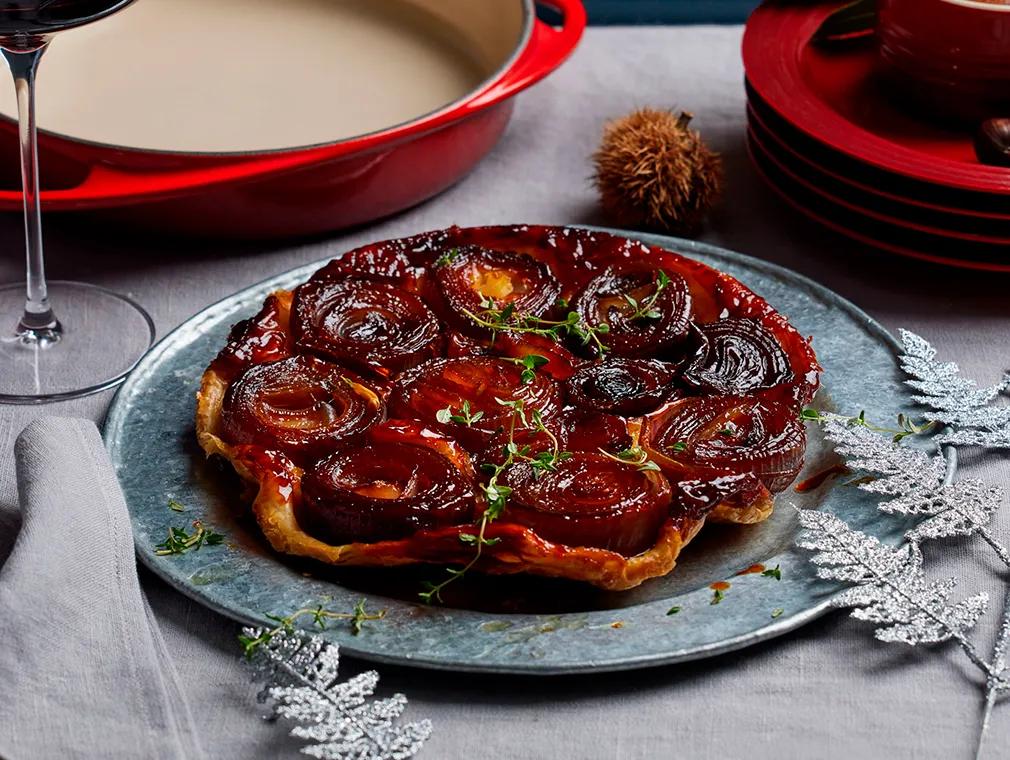 Tarte Tatin med karamelliserede løg