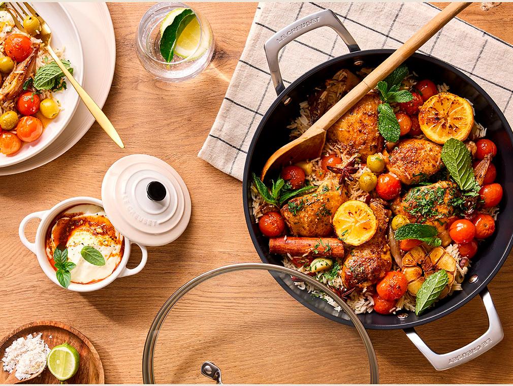 One-pot med kylling og ris og hjemmelavet yoghurtdressing