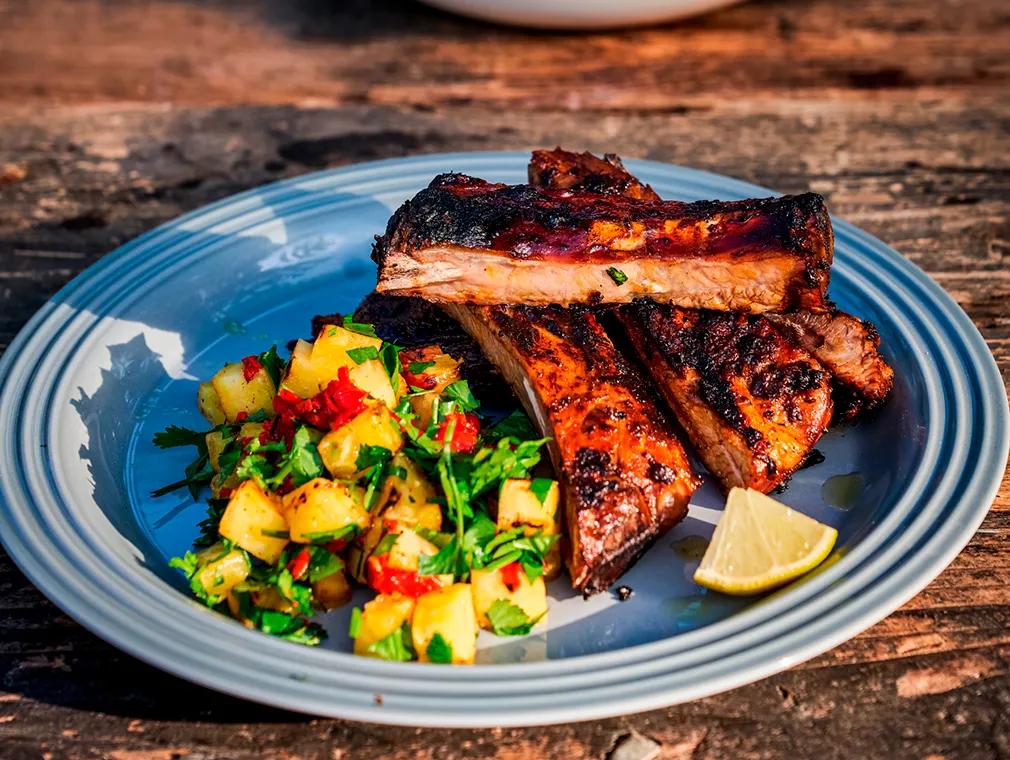 Mexicanske vildsvine-spareribs med ananas og habanero-salsa