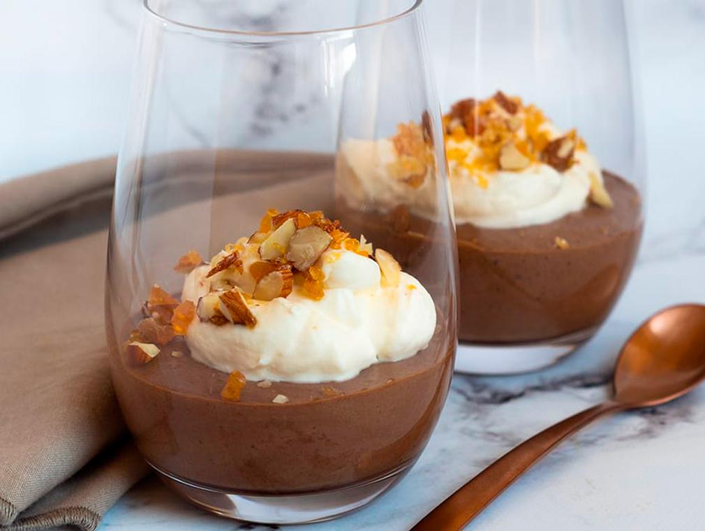 Chokolademousse med mandelkrokant