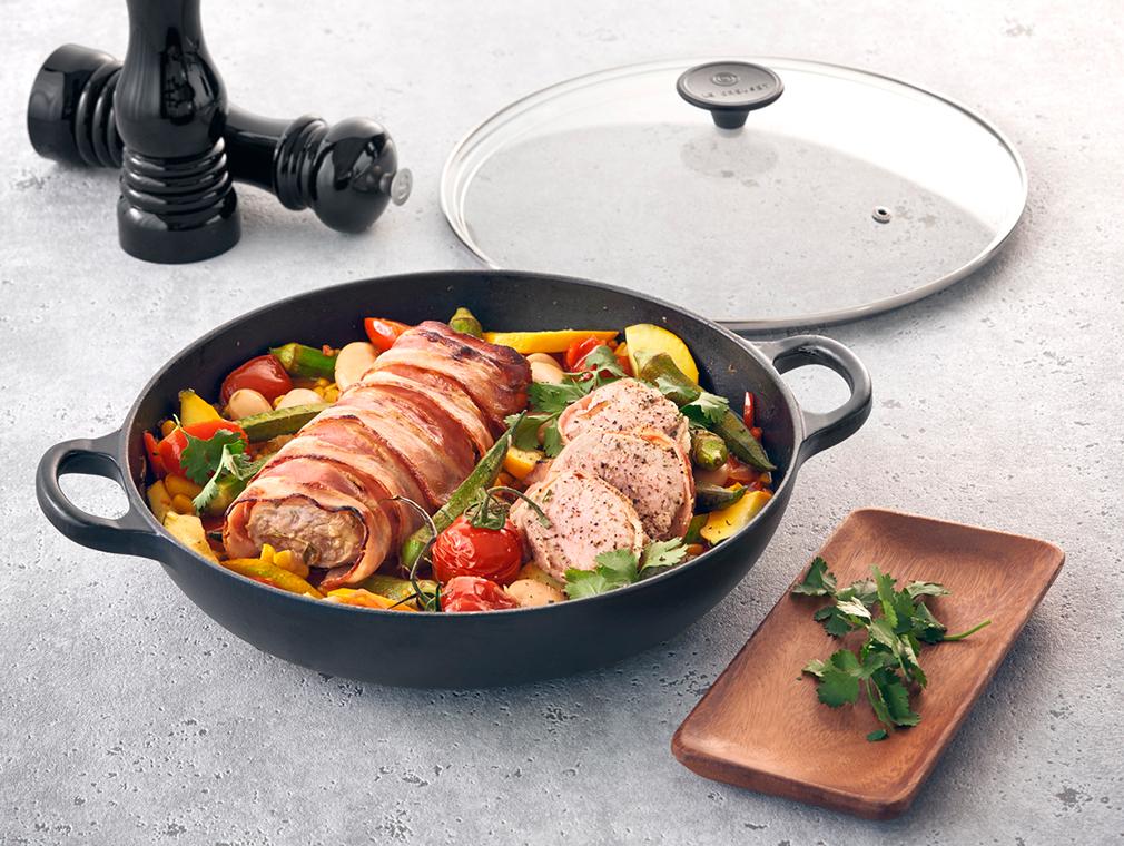 Svinemørbrad i baconsvøb med succotash
