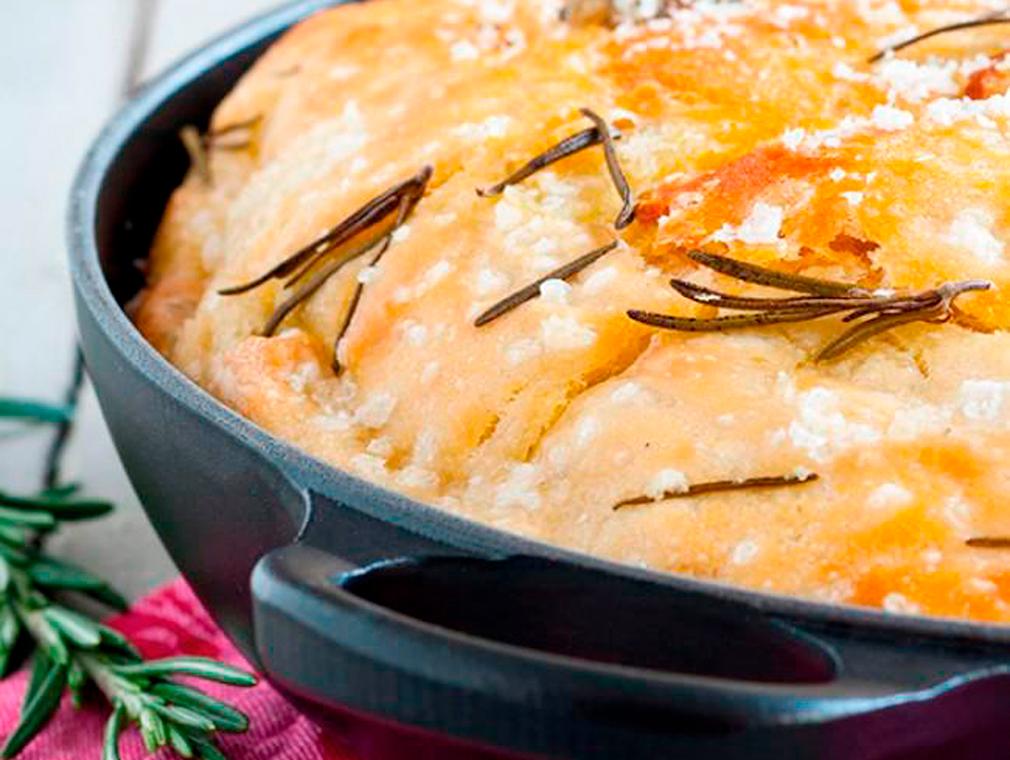 Focaccia med rosmarin, oliven og havsalt