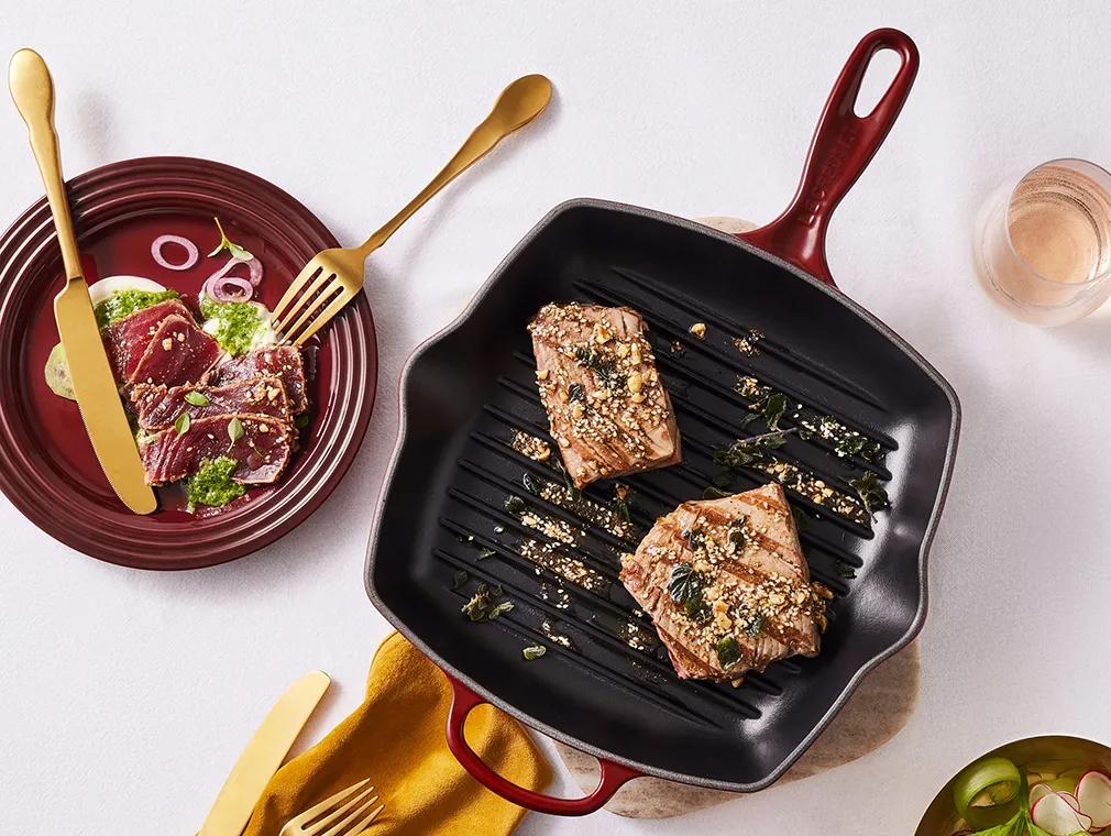 Dukkahstegt tun med pesto og creme fraiche