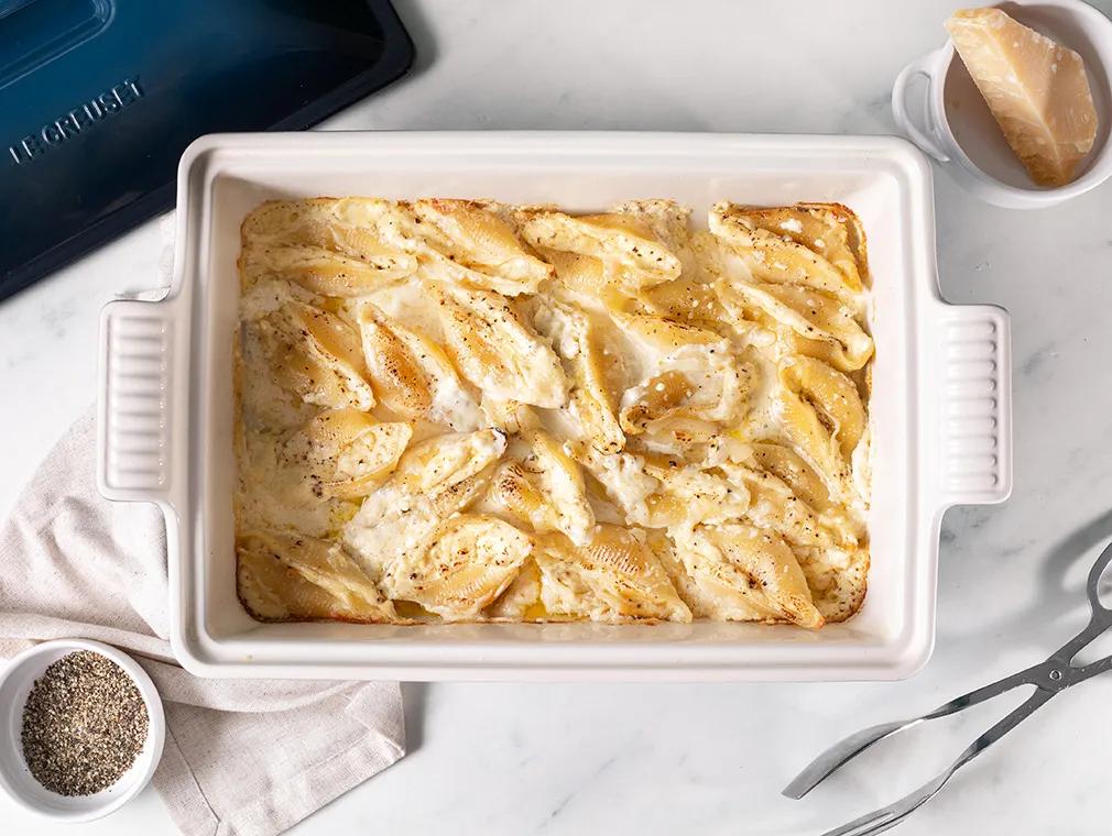Cacio e Pepe-inspirerede fyldte pastaskaller