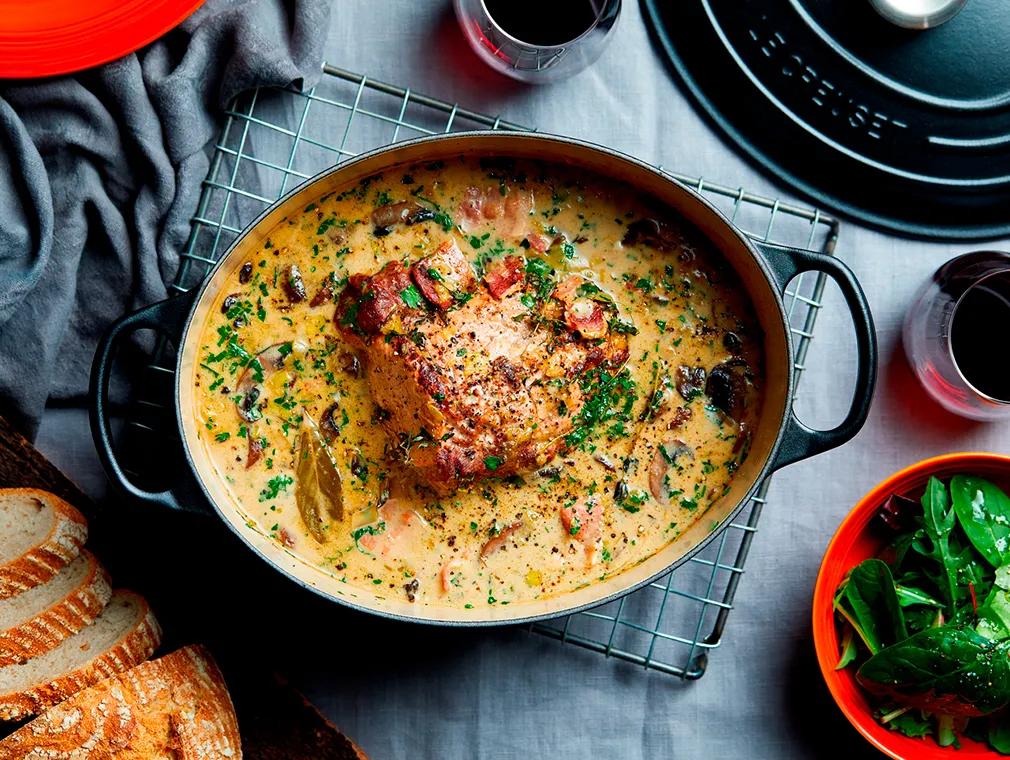 Svinebov med porrer, champignoner og flødesauce