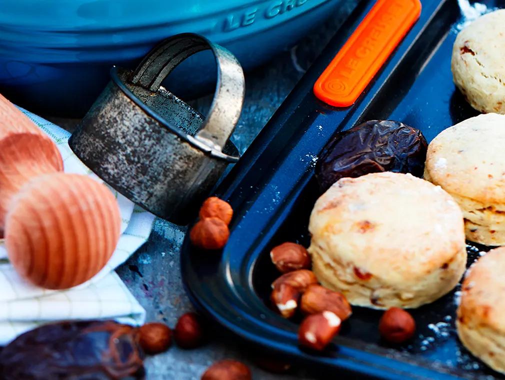 Scones med nødder og dadler