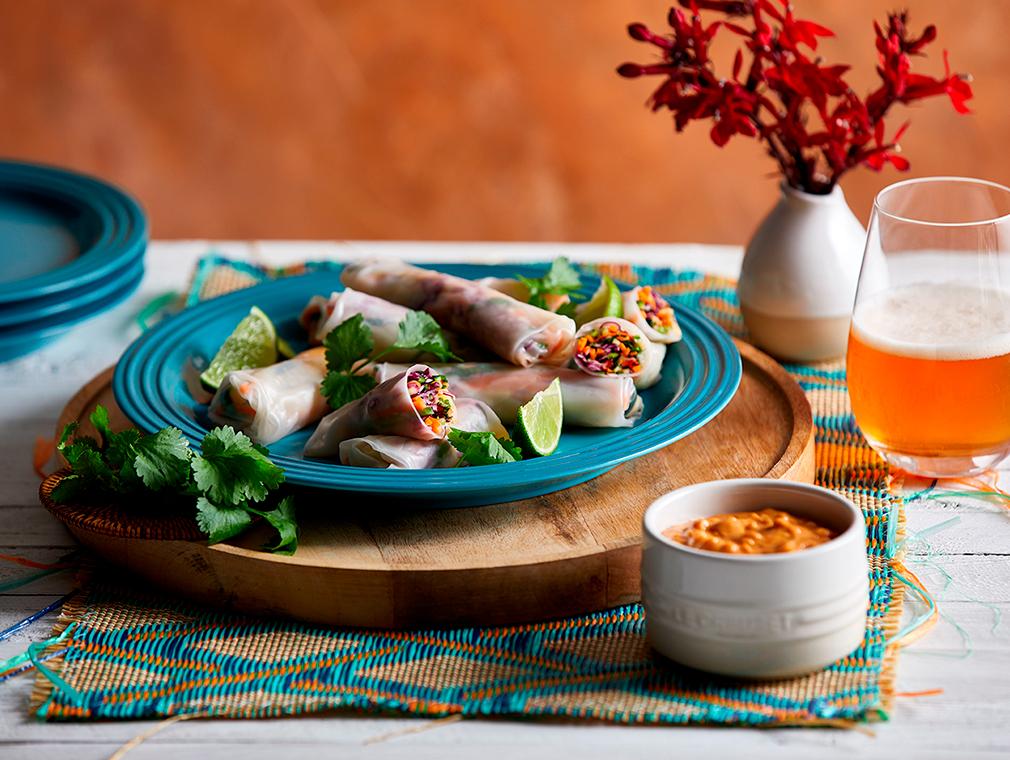 Vegetariske forårsruller med peanutsauce