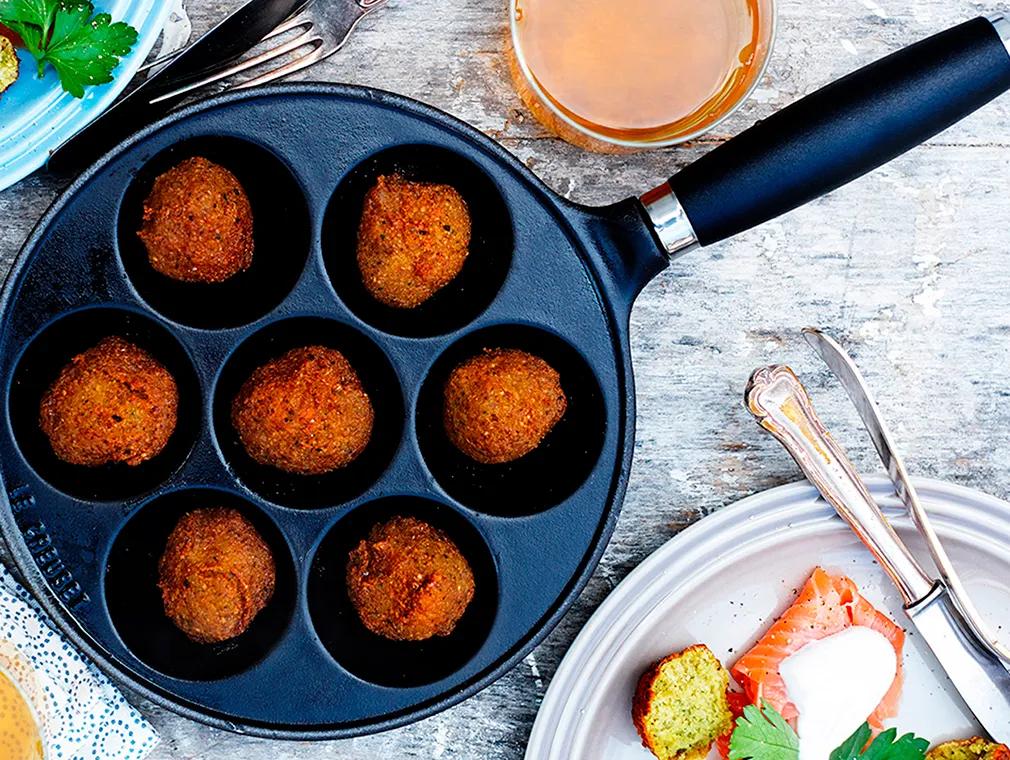 Falafler med røget laks og tahin
