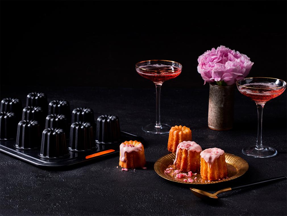 Cannelé med mandeldrik og lyserød chokolade