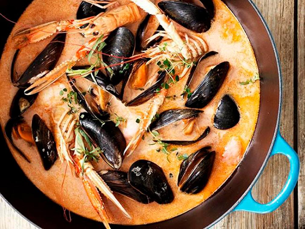Bouillabaisse med brødcroutoner og rouille