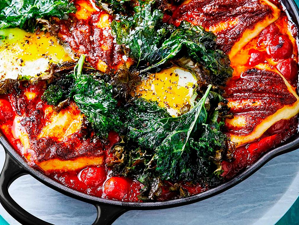 Shakshuka med grønkål og halloumi